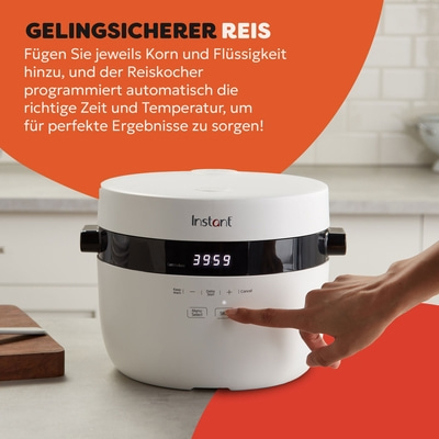 Reiskocher mit Text, der perfekte Ergebnisse verspricht, und einer Hand, die eine Taste drückt.