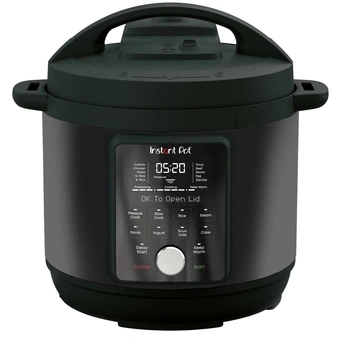 Instant Pot, ein elektrischer Schnellkochtopf mit verschiedenen Kochfunktionen und einem Display.
