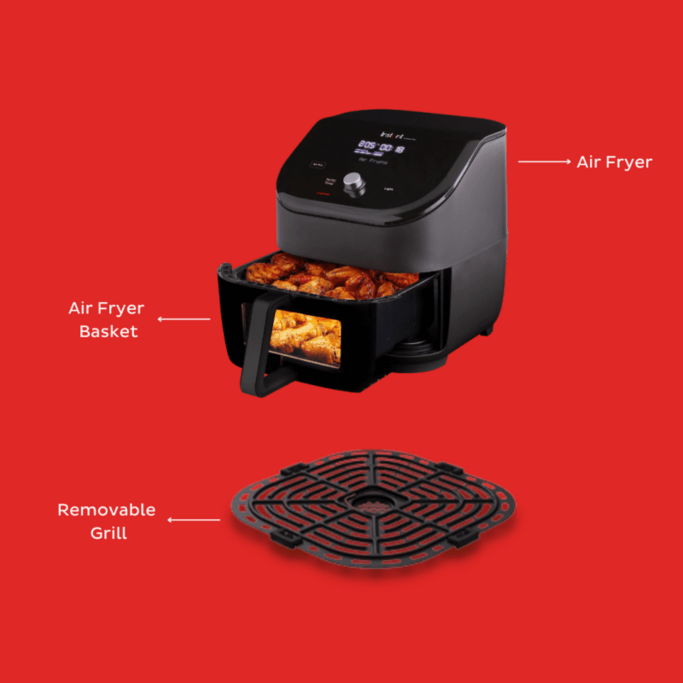 Luftfritteuse mit Korb und herausnehmbarem Grill auf rotem Hintergrund.